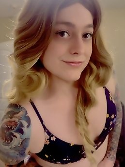 Deanna is a hot femboy and a sissy.