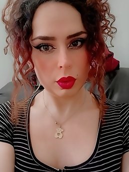 A hot Polish transvestite shows the audience her appetizing ass